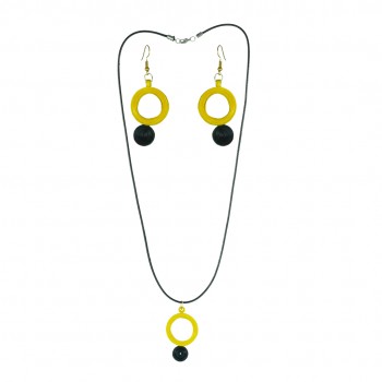 Quaint Round Shaped Pendant Neckpiece With Matching Earrings